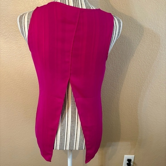 Express Top XS Fuchsia Pink Sleeveless Round Neck Open Back Flowy Tunic Hi-Low - Picture 6 of 14